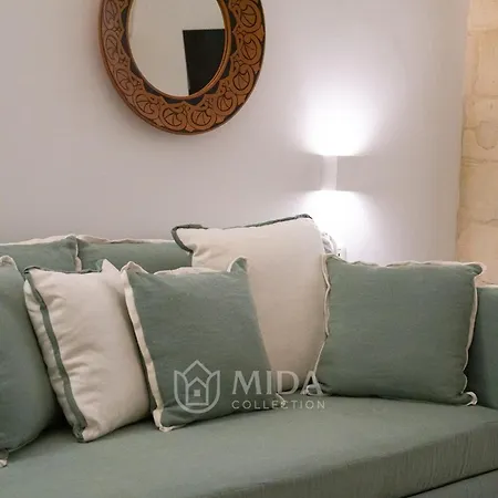Acquaviva &